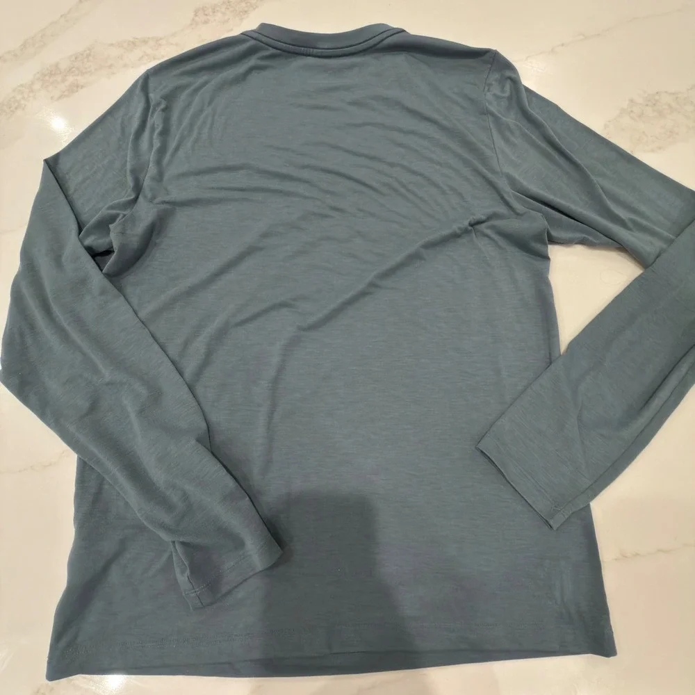 Vuori Strato Tech Tee Long Sleeve Mens Small Blue Grey Workout Top